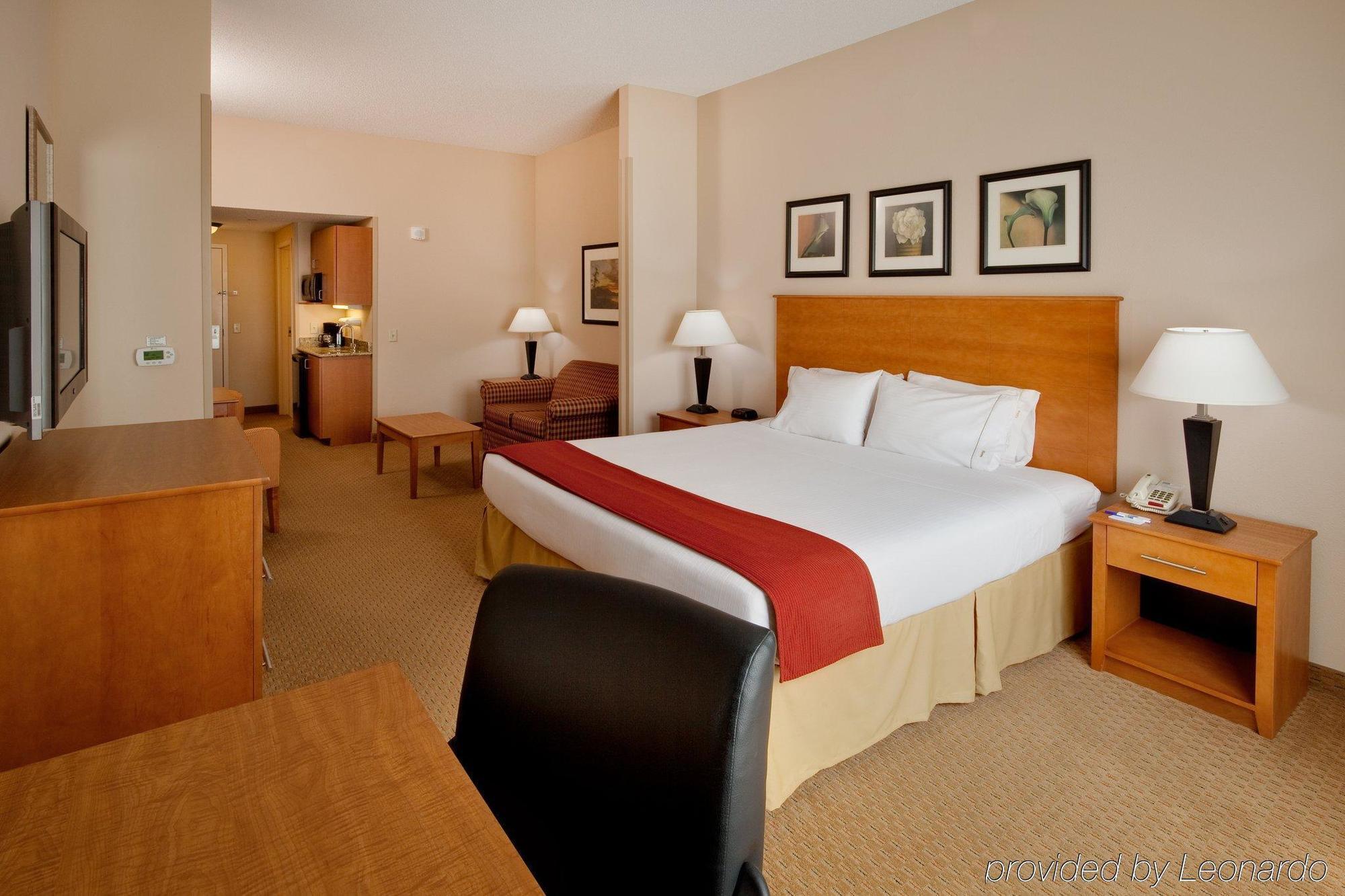 Express & By Ihg 2*