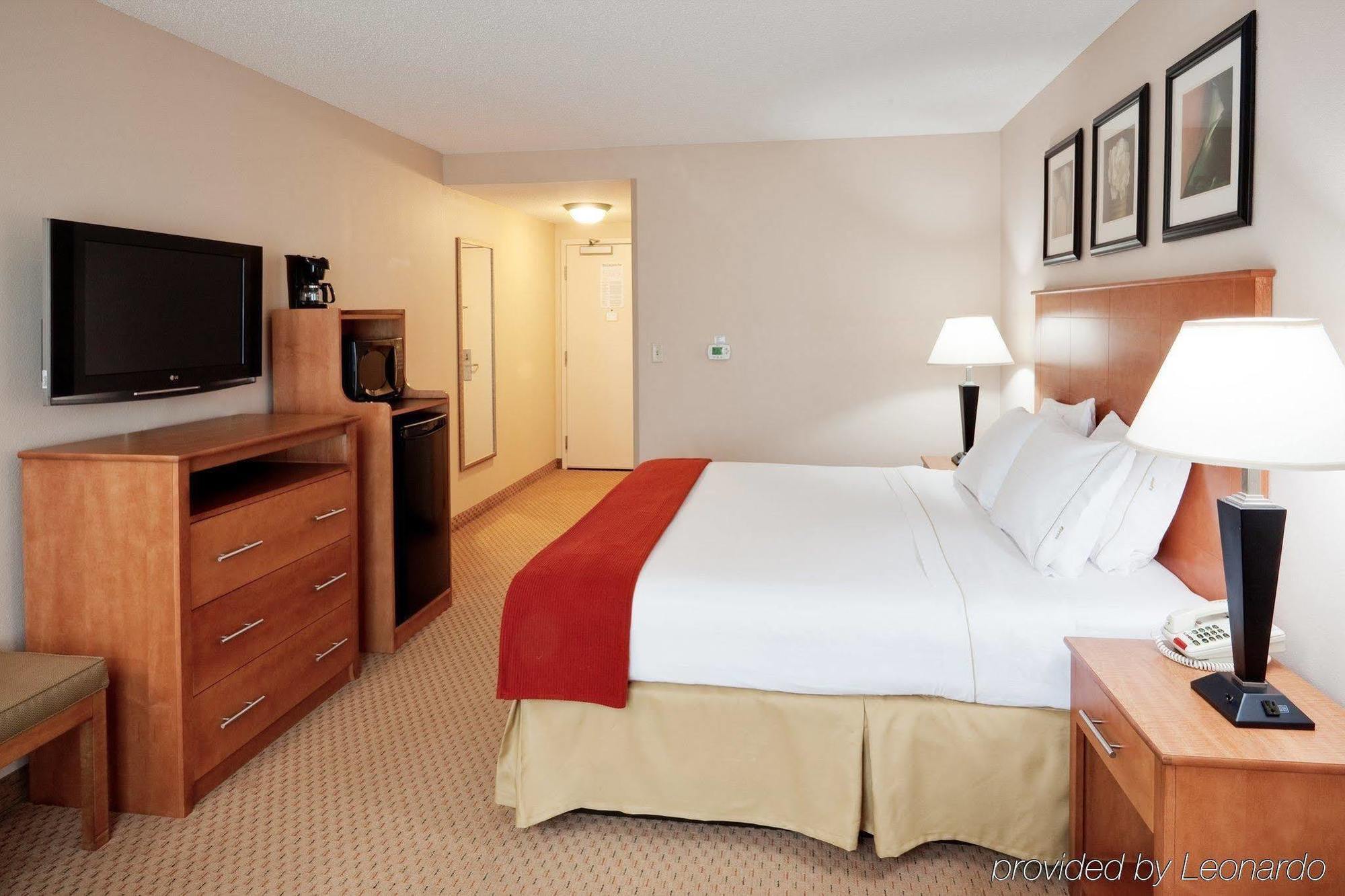 Holiday Express & By Ihg