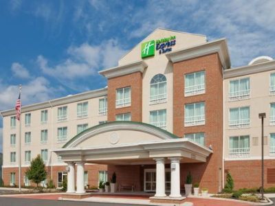 Hotel Holiday Express & By Ihg 2*