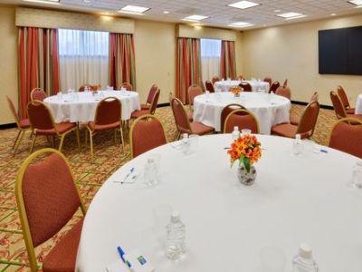 Holiday Express & By Ihg Hotel 2*